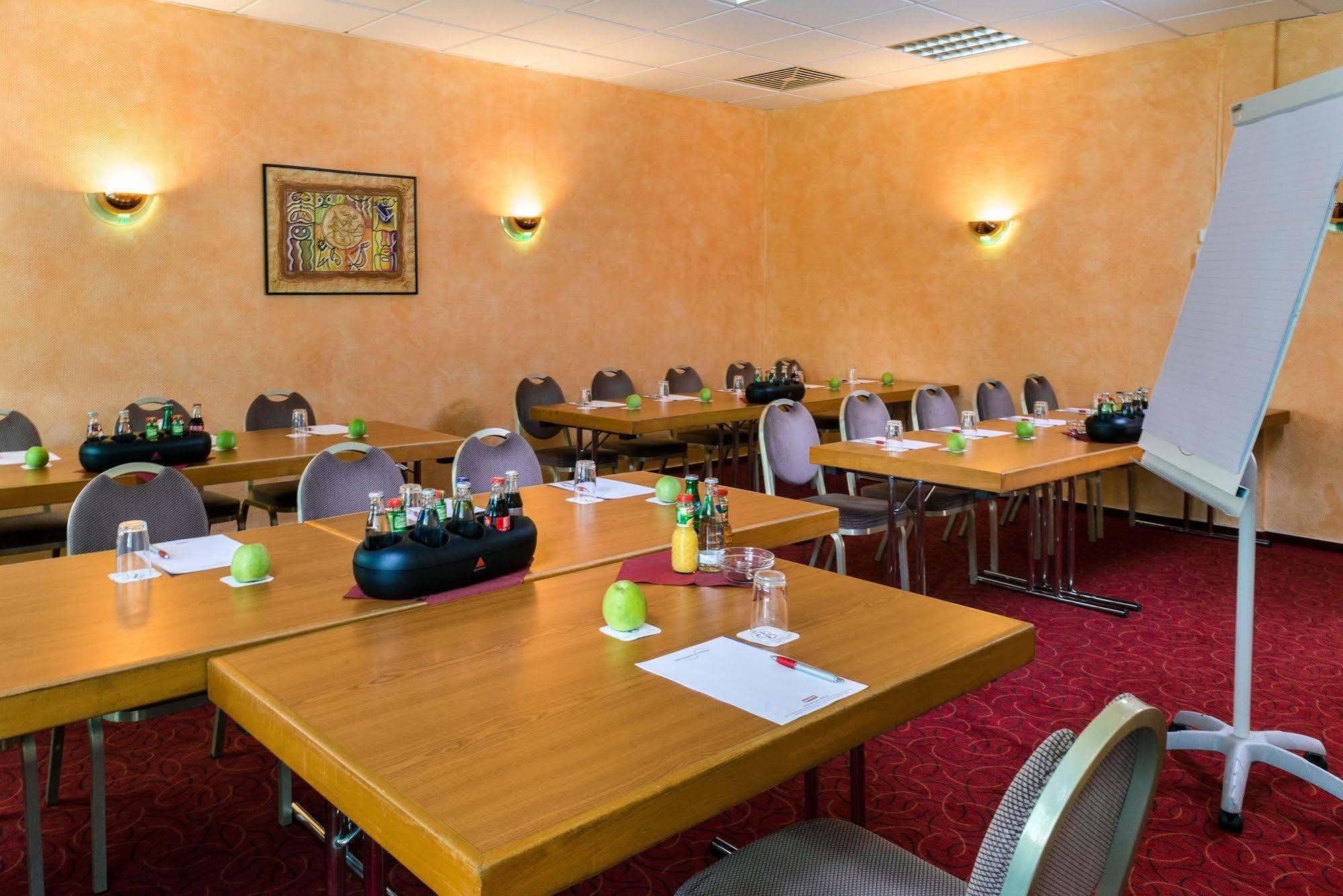 Airport Hotel Erfurt Buitenkant foto